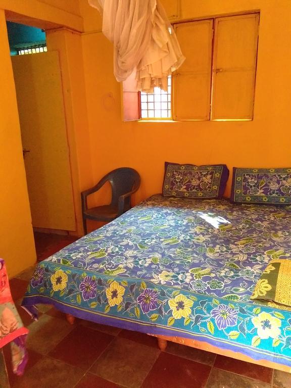 Ravi Guesthouse 亨比 外观 照片